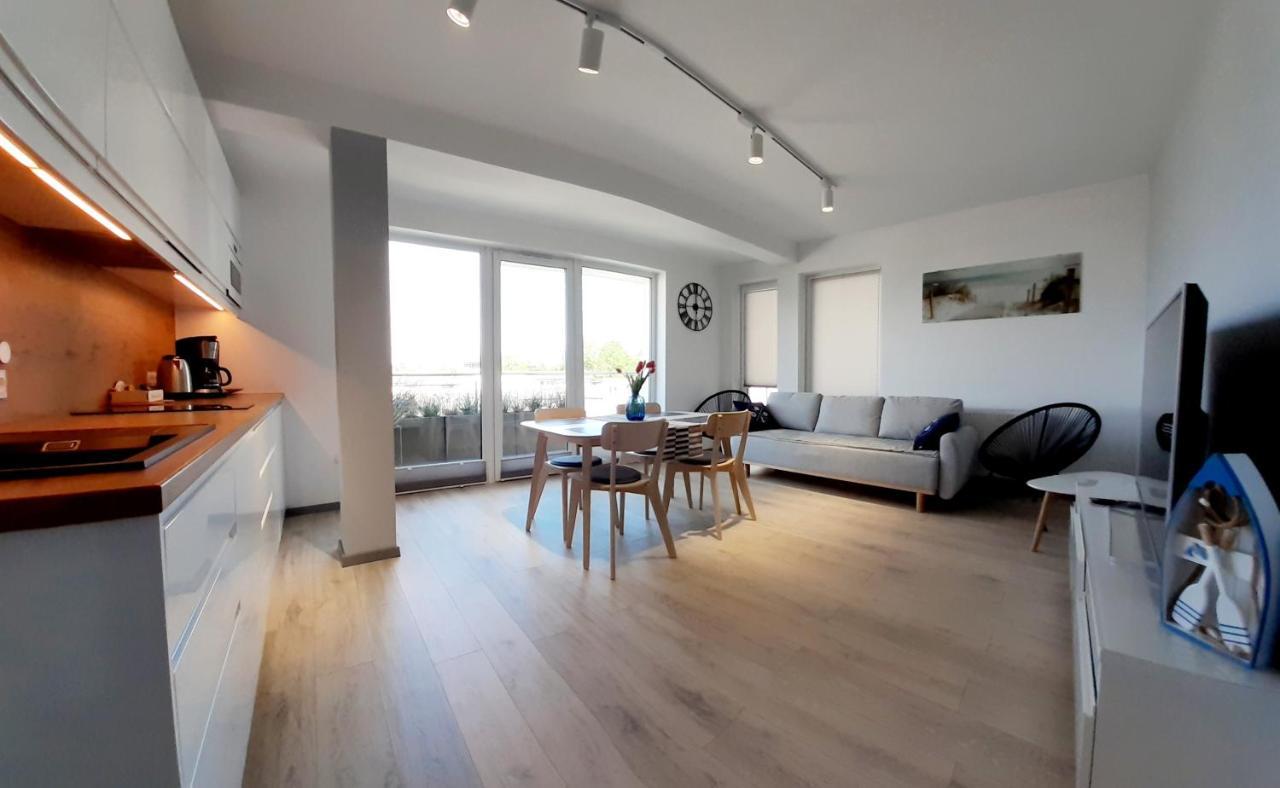 Apartament Kapitanski Mostek 17A Z Widokiem Na Port I Latarnie Morska Oraz Garazem Apartment Kolobrzeg Exterior photo